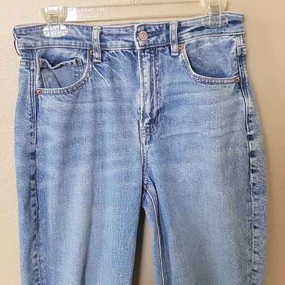 American Eagle Strigid Ripped Mom Jeans - Size 6 Short - Picture 2 of 12